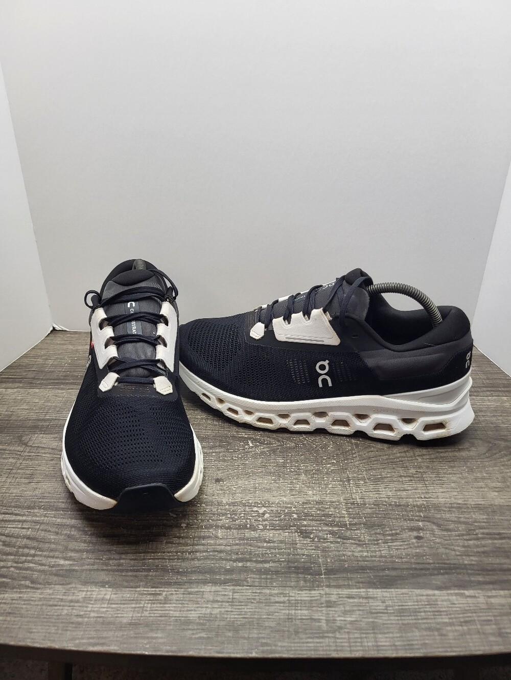 On Cloud Cloudstratus Running Shoes Womens 10.5 Black White Comfort Sneakers